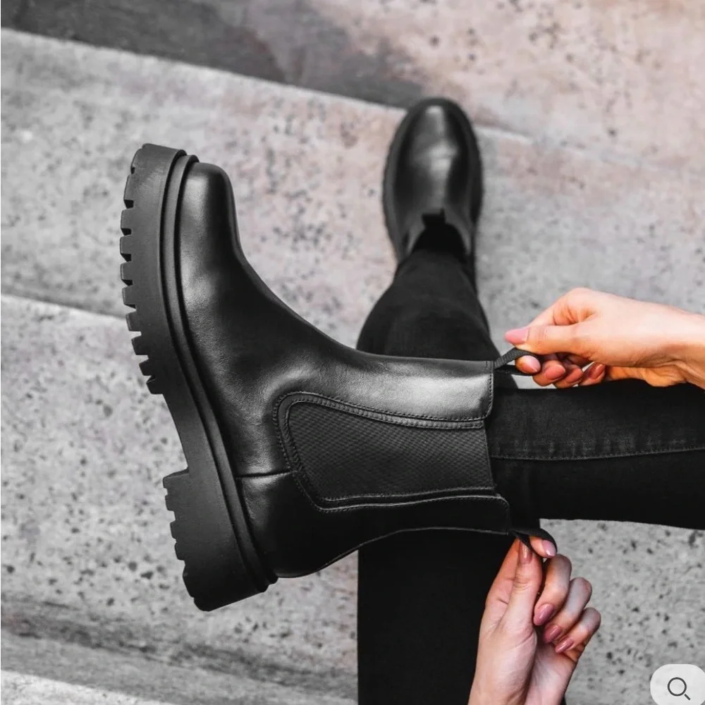 Thursday Boot Co Legend Chelsea Boot Black Leather Women’s Size 8.5 US - Picture 5 of 11